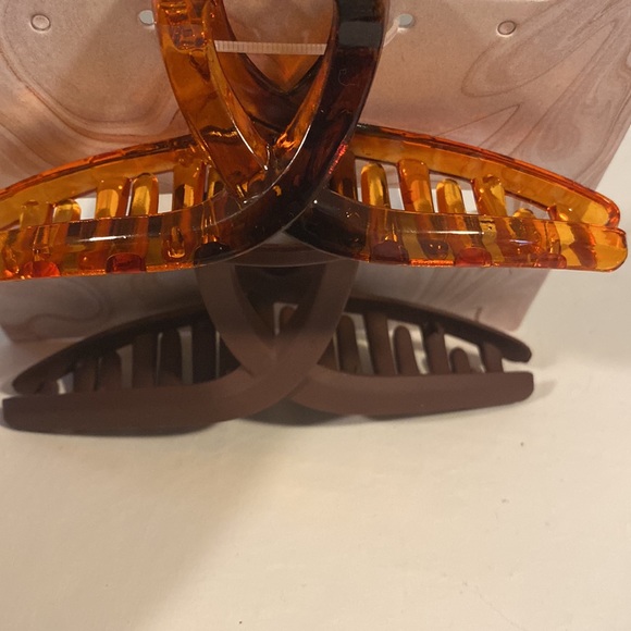 2/$20 C & C California Hair Clip Set - Picture 2 of 4